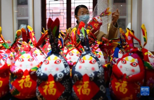 红太阳配资 山东聊城：“兔年”生肖玩偶加工忙