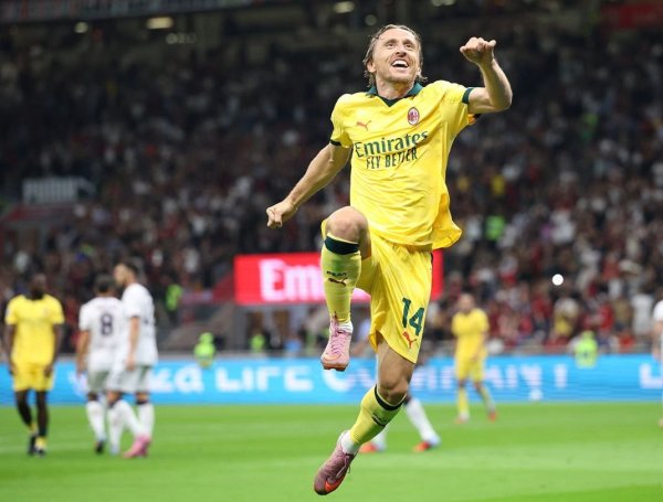 掌心策略 养老变被啃老! 40岁魔笛暴力抽射+狂奔怒吼 8.6分全场最高+斩MVP